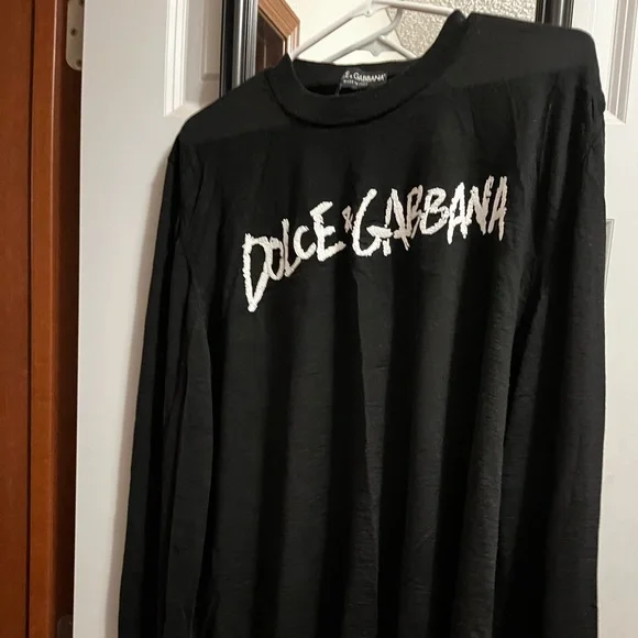 Men’s Dolce & Gabbana sweater, like new, no flaws. Fits like 2XL, light knit.